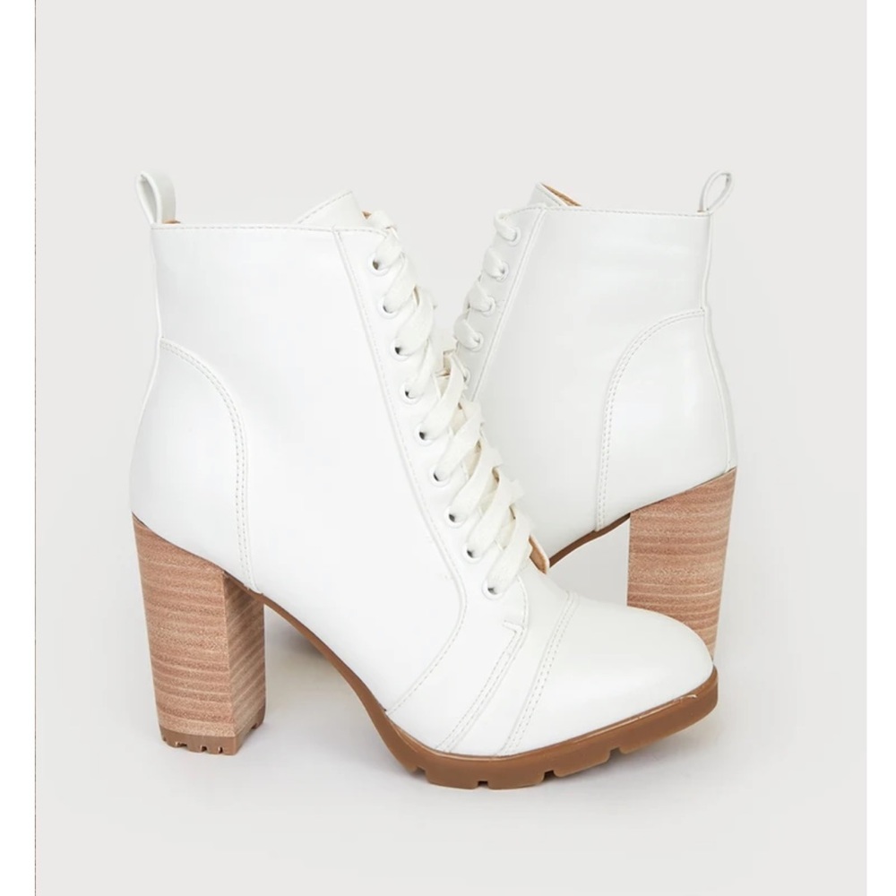 Lulu’s Anastasia White Lace-Up High Heel Boots size 5 1/2